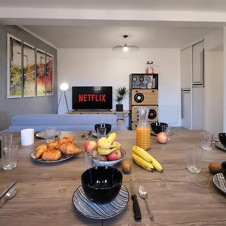 Magnifique*t4*centre Ville*wifi*billard*netflix* * לימו